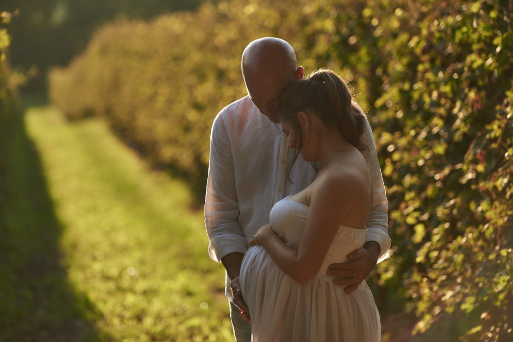 Fotografia maternità Sessione fotografica gravidanza Foto dolce attesa Scatti maternità professionali Ritratti gravidanza Servizio fotografico gestante Momenti speciali di maternità Fotografo per mamme in attesa Immortalare la gravidanza Foto artistica di gravidanza