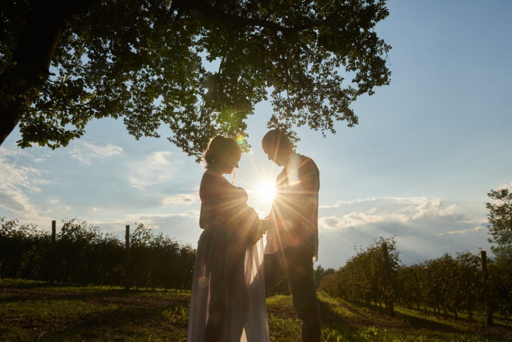 Fotografia maternità Sessione fotografica gravidanza Foto dolce attesa Scatti maternità professionali Ritratti gravidanza Servizio fotografico gestante Momenti speciali di maternità Fotografo per mamme in attesa Immortalare la gravidanza Foto artistica di gravidanza